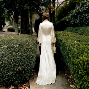 Your Guide To Planning A Beautiful, Sustainable Wedding Vintage Wedding Dress From Devore Vintage For Sustainable Wedding