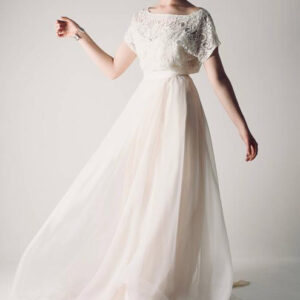 Your Guide To Planning A Beautiful, Sustainable Wedding Vintage Wedding Dress From Larimeloom For Sustainable Wedding