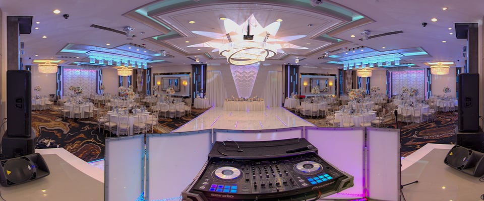 Technological Capabilities Of De Luxe Ballroom